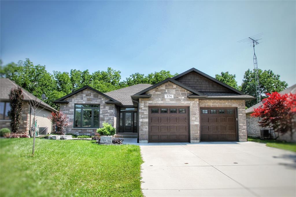 576 VALENTINA Street, Petrolia, Ontario, Canada
