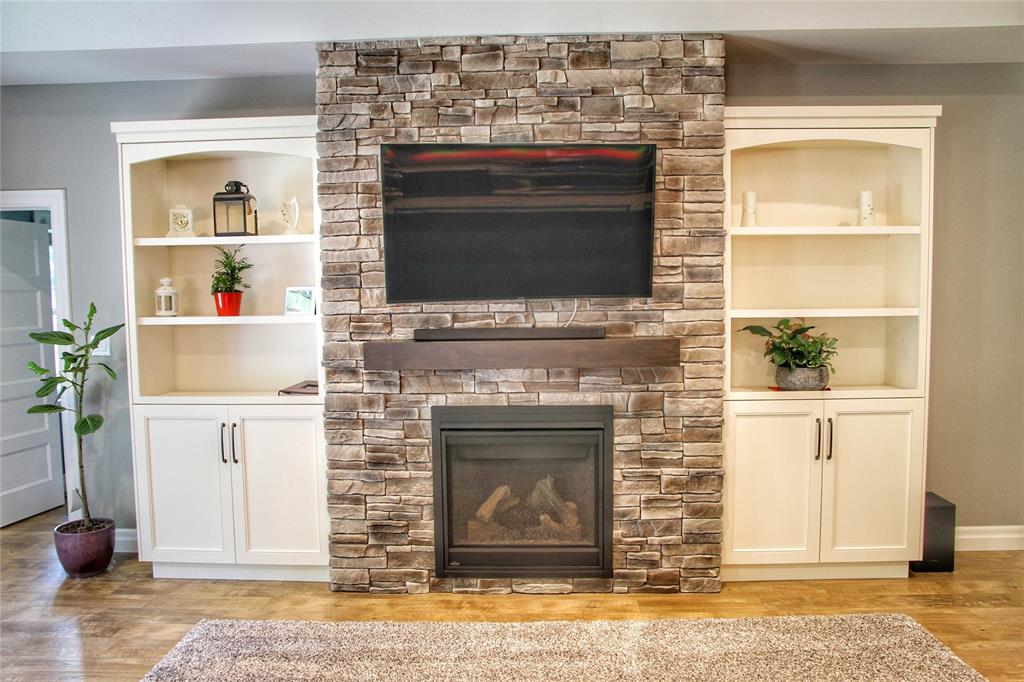576 VALENTINA Street, Petrolia, Ontario, Canada