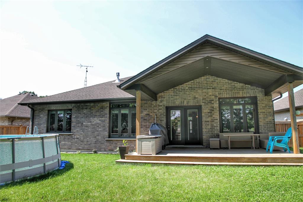 576 VALENTINA Street, Petrolia, Ontario, Canada