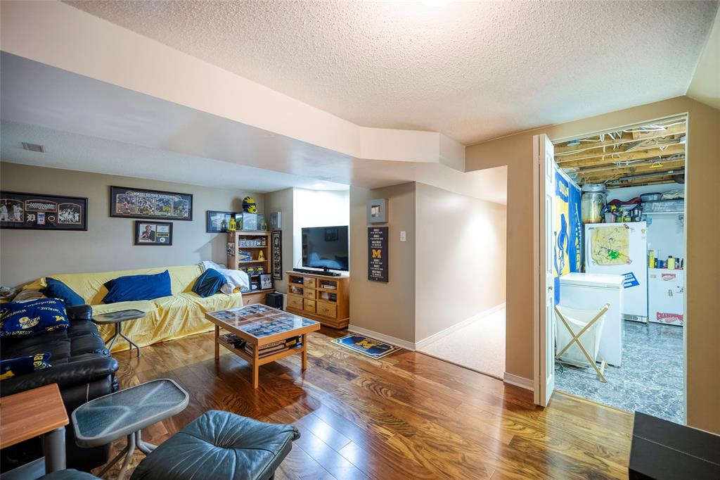 905 RETLAW Drive, Sarnia, Ontario, Canada