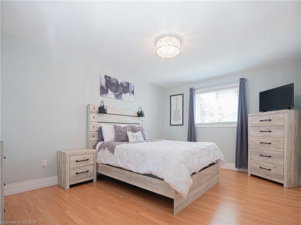10 OAK Crescent, Hagersville, Ontario, Canada