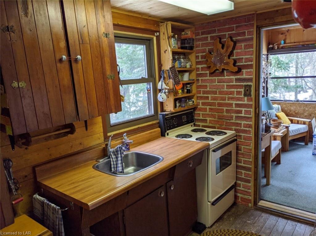 1525 SPAR LAKE Road, Norland, Ontario, Canada