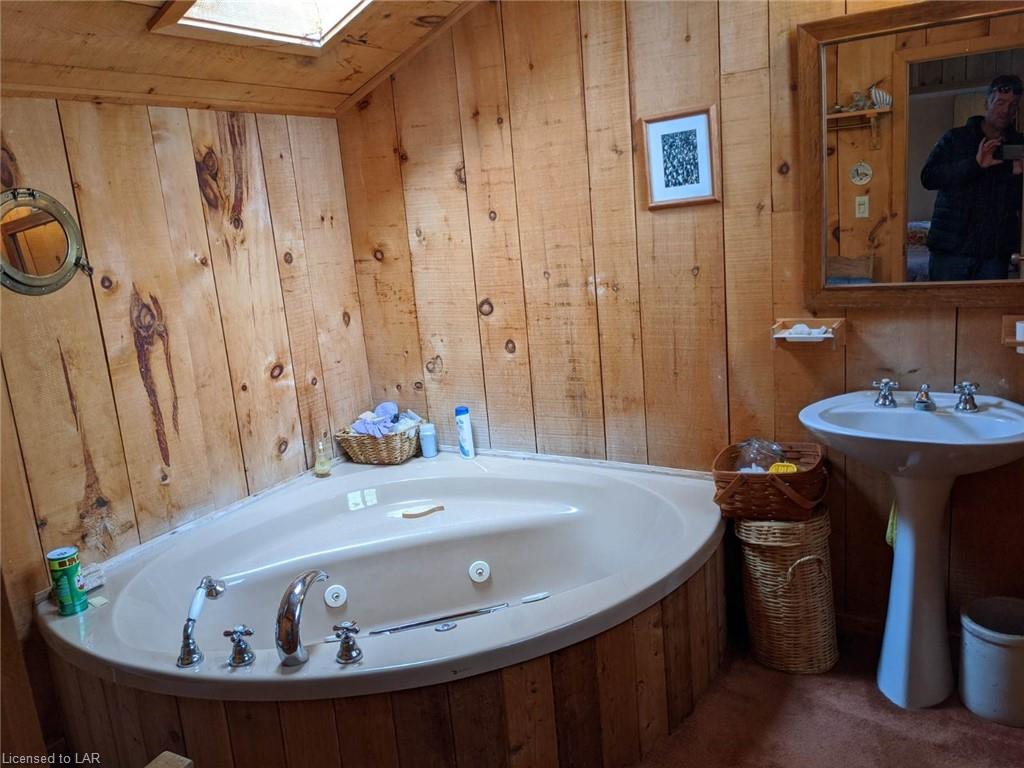 1525 SPAR LAKE Road, Norland, Ontario, Canada