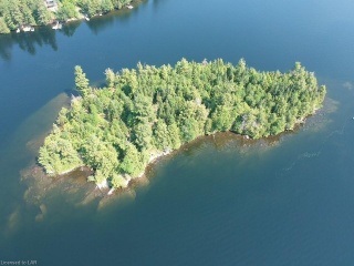 KENNISIS LAKE Island, Haliburton Ontario, Canada