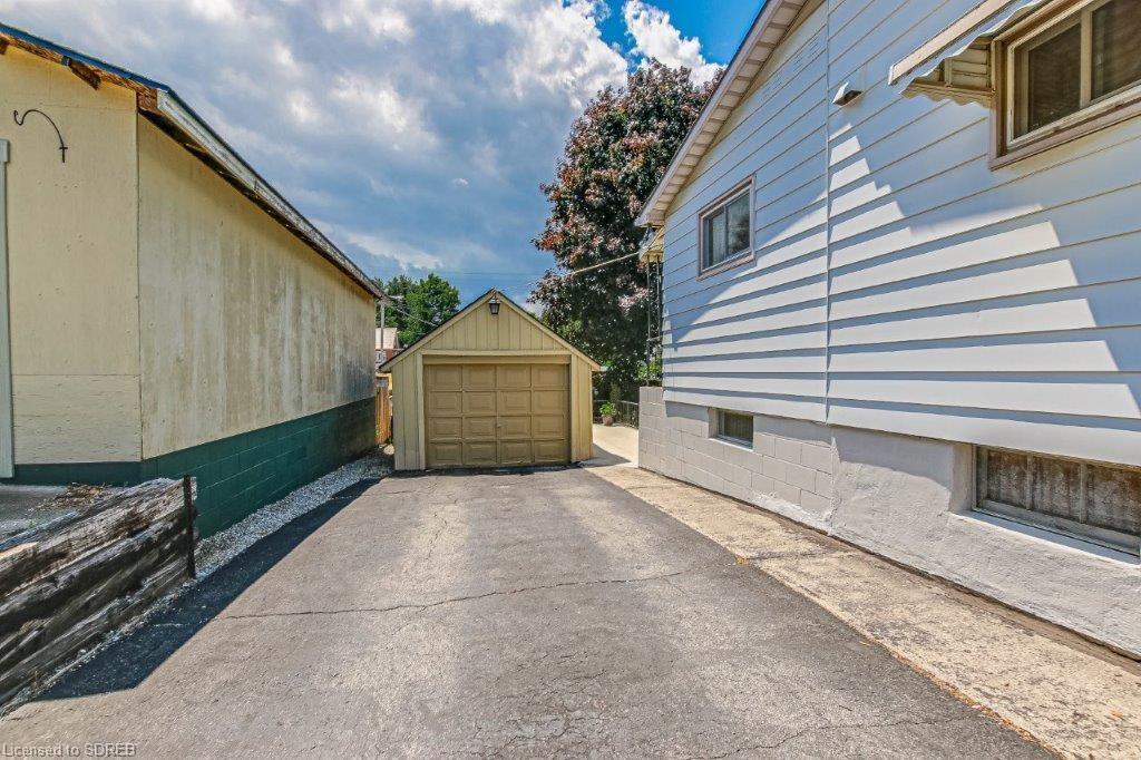 32 SOVEREEN Street, Delhi, Ontario, Canada