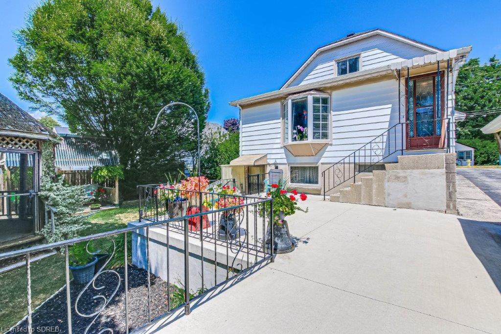 32 SOVEREEN Street, Delhi, Ontario, Canada
