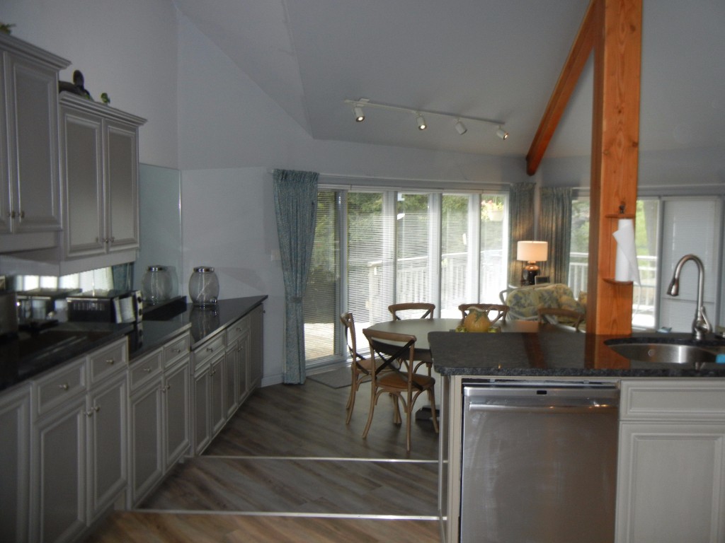 30 BAYSHORE RD, North Kawartha, Ontario, Canada