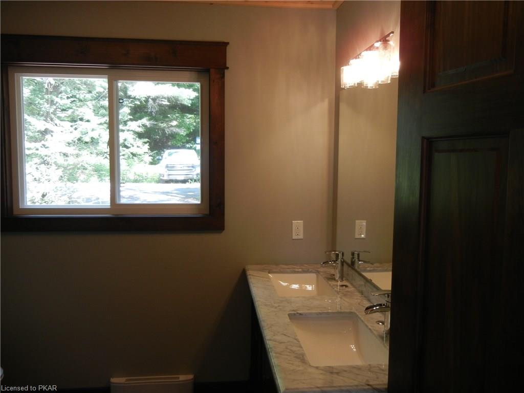 98 FITCH Lane, North Kawartha Township, Ontario, Canada