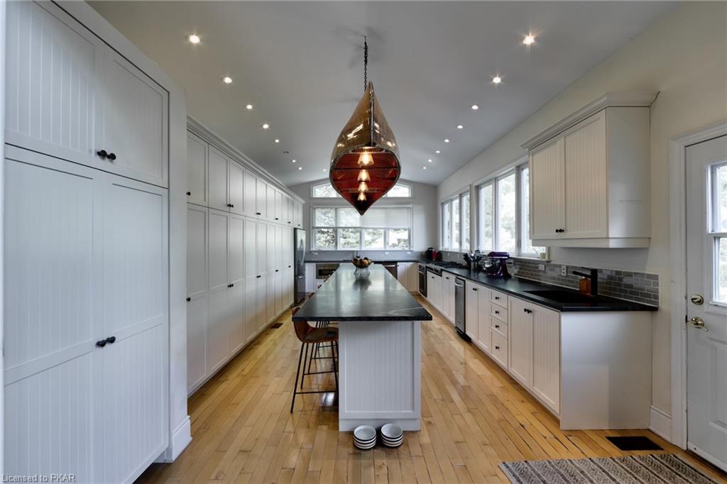 7 ROBIN Lane, North Kawartha Township, Ontario, Canada