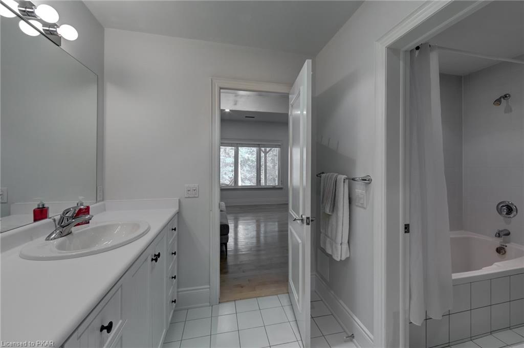 7 ROBIN Lane, North Kawartha Township, Ontario, Canada