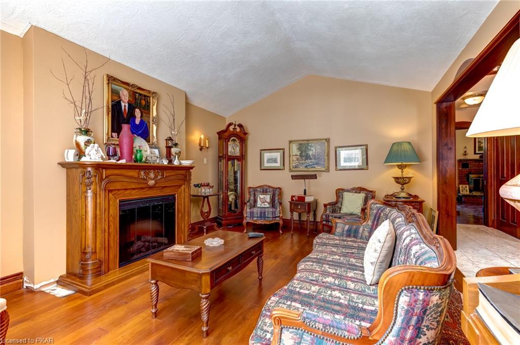 888 CLYDESDALE Road, North Kawartha Township, Ontario, Canada