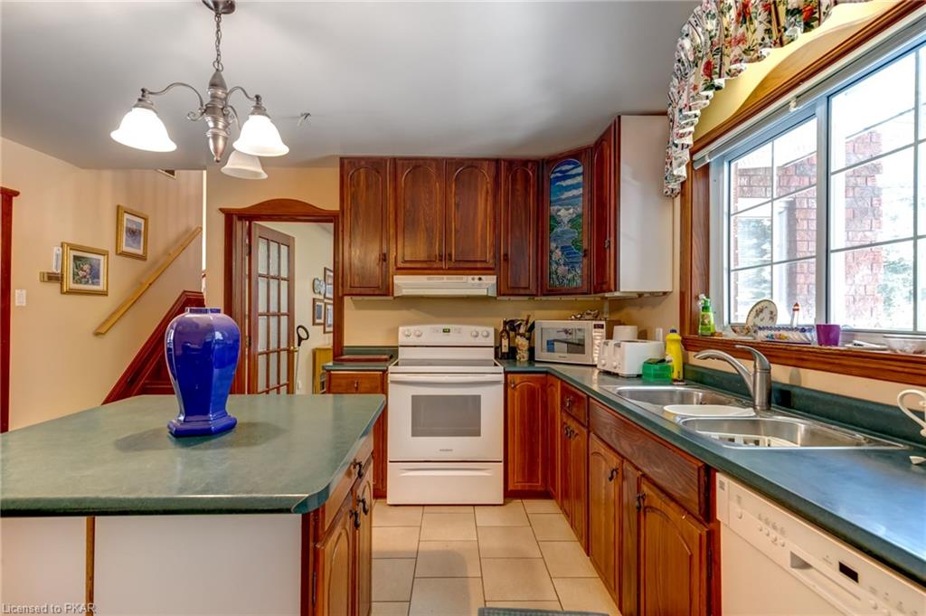 888 CLYDESDALE Road, North Kawartha Township, Ontario, Canada