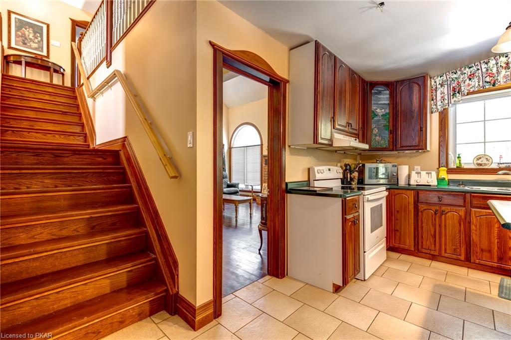 888 CLYDESDALE Road, North Kawartha Township, Ontario, Canada