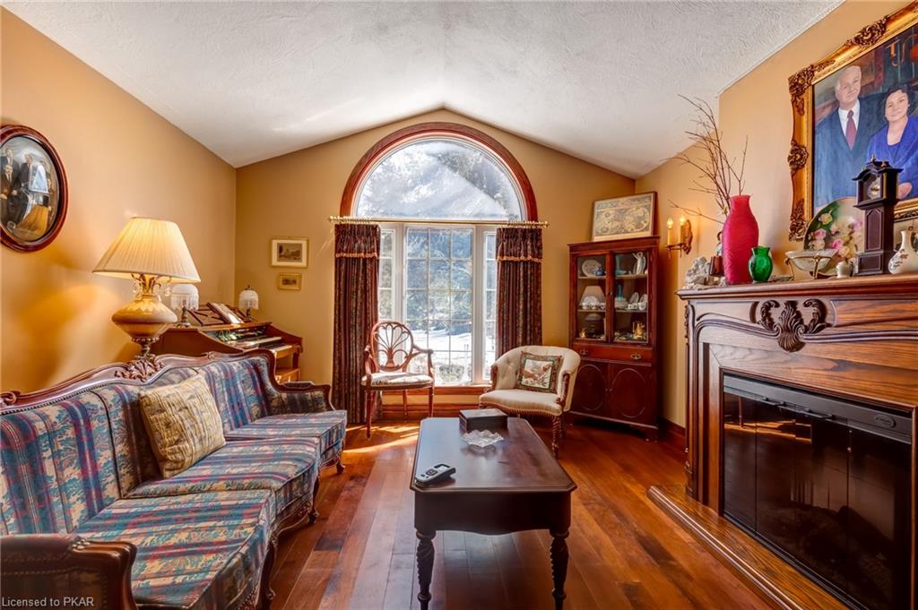 888 CLYDESDALE Road, North Kawartha Township, Ontario, Canada