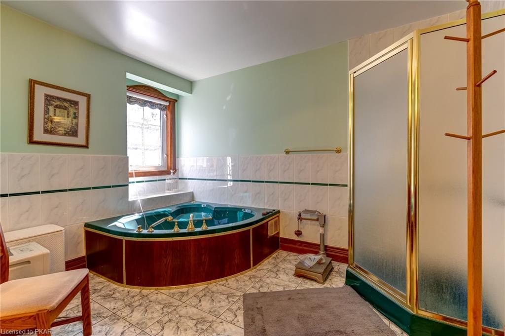 888 CLYDESDALE Road, North Kawartha Township, Ontario, Canada