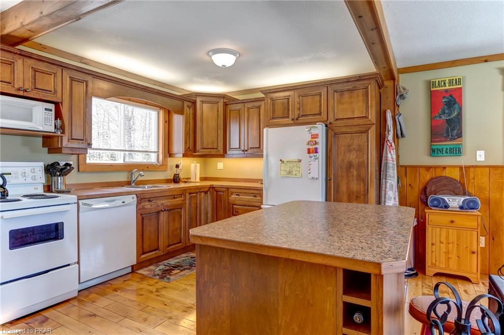 1047 REDWOOD Lane, Highlands East, Ontario, Canada