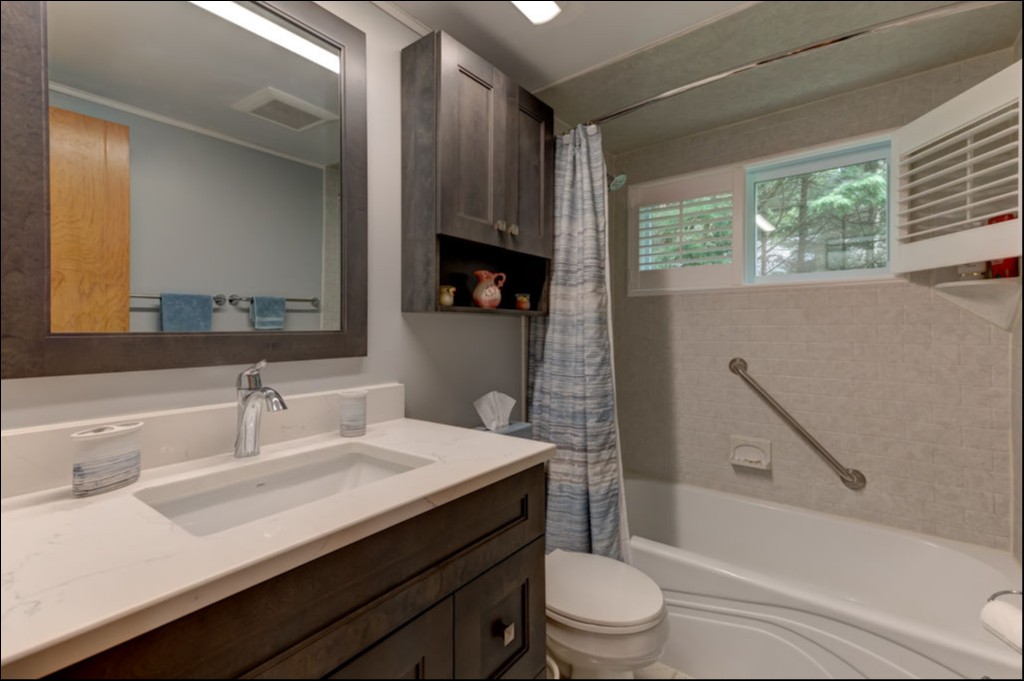 412 Fitch Lane, North Kawartha, Ontario, Canada