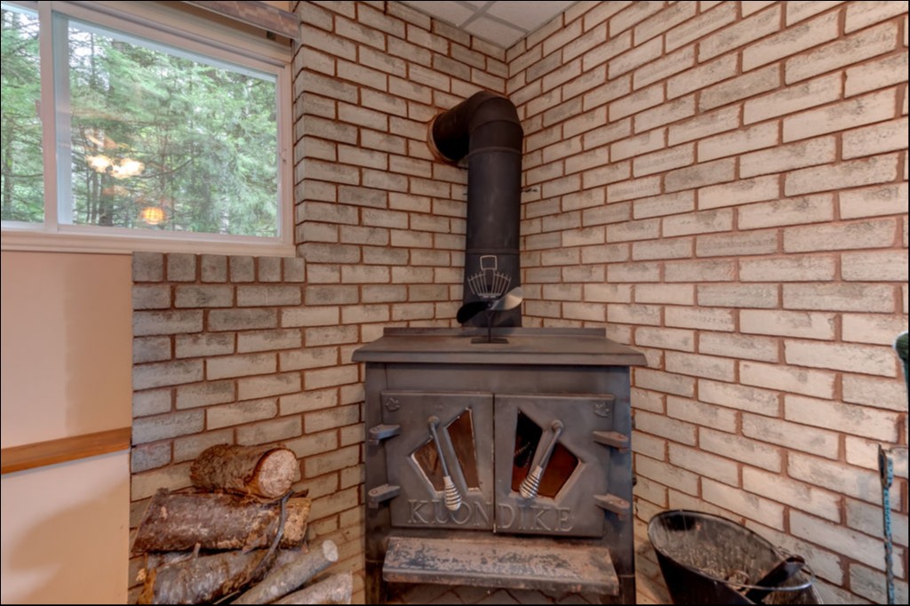 412 Fitch Lane, North Kawartha, Ontario, Canada