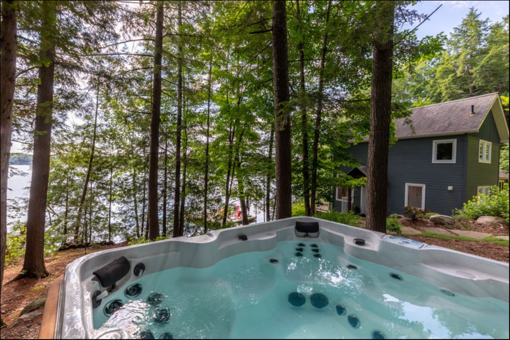 144 Lois Lane, North Kawartha, Ontario, Canada