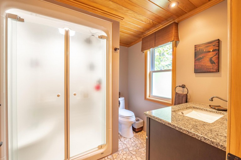 190 Woodland Rd, North Kawartha, Ontario, Canada photo 37