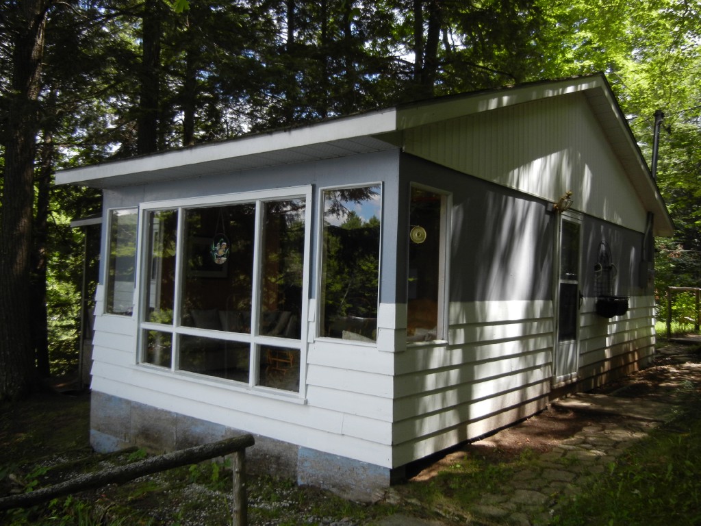9 GILMOR POINT RD, North Kawartha, Ontario, Canada