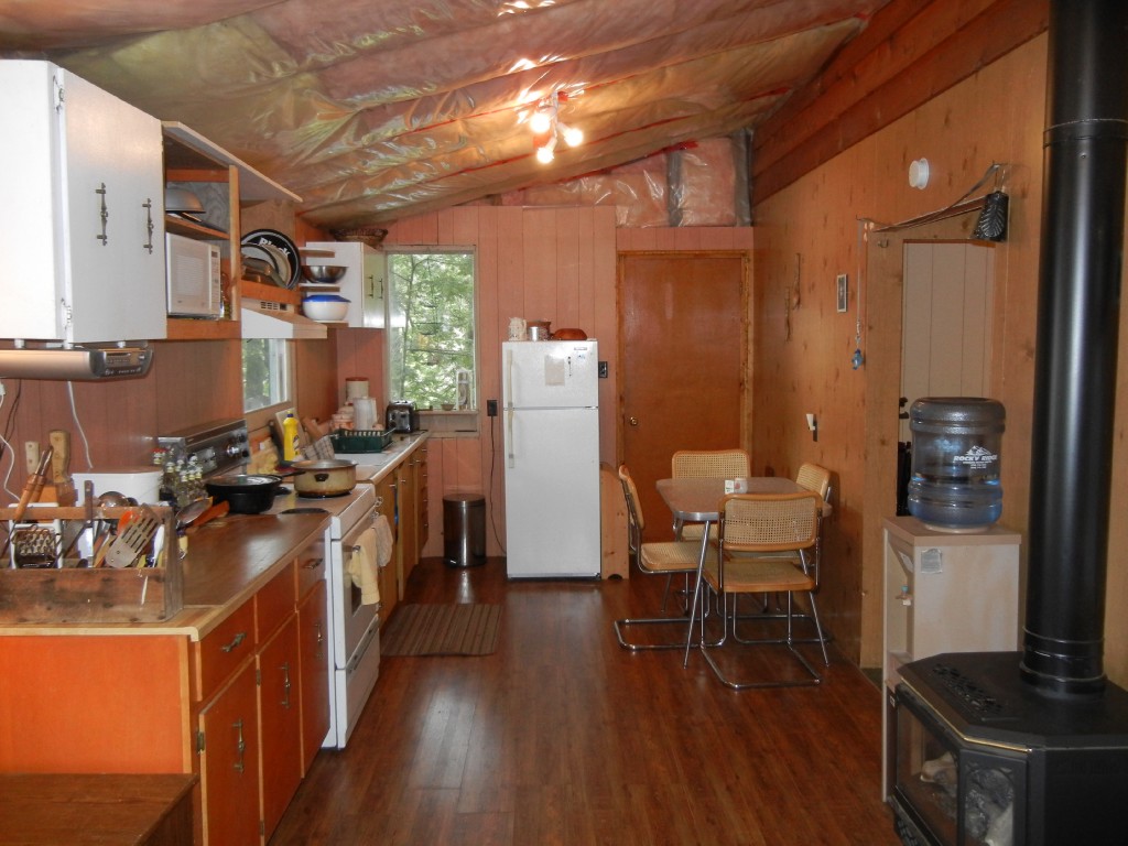 9 GILMOUR POINT RD, North Kawartha, Ontario, Canada