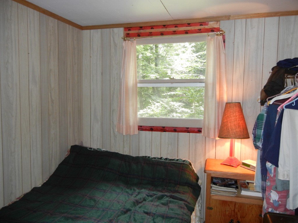 9 GILMOUR POINT RD, North Kawartha, Ontario, Canada