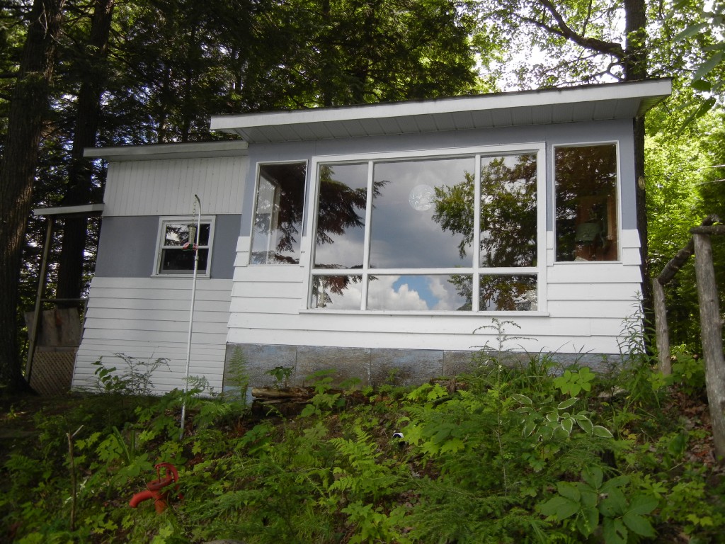 9 GILMOUR POINT RD, North Kawartha, Ontario, Canada