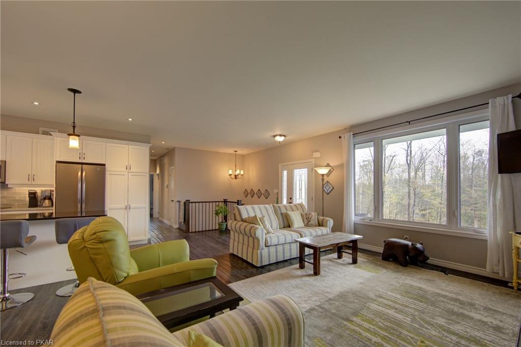 86 FORESTVIEW Drive, Buckhorn Ontario, Canada