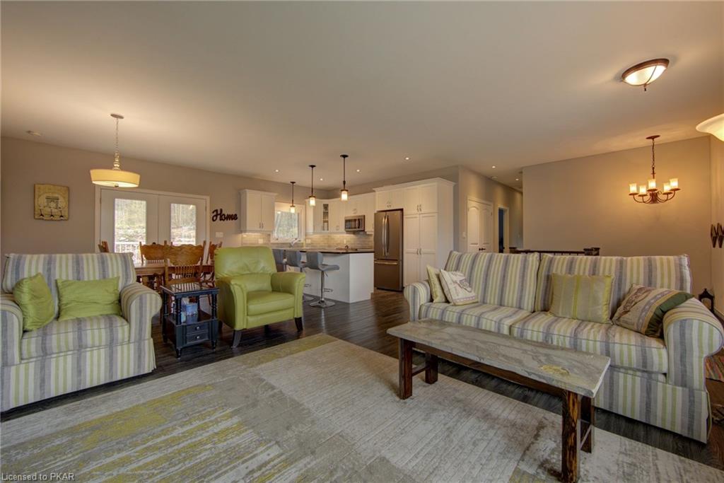 86 FORESTVIEW Drive, Buckhorn Ontario, Canada
