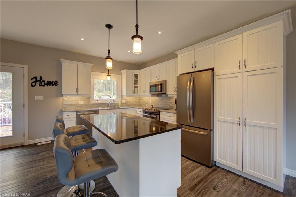 86 FORESTVIEW Drive, Buckhorn Ontario, Canada