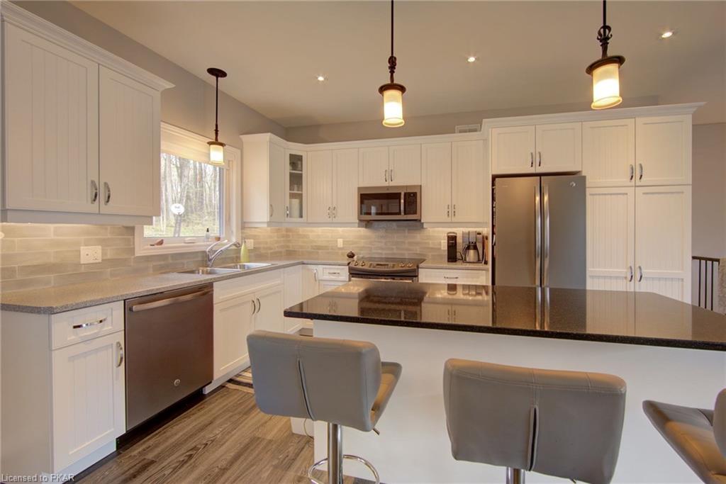 86 FORESTVIEW Drive, Buckhorn Ontario, Canada