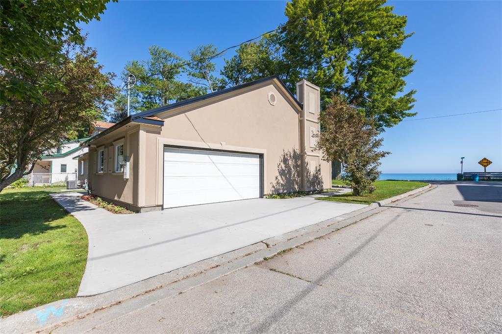 2681 OLD LAKESHORE Road, Sarnia Ontario, Canada