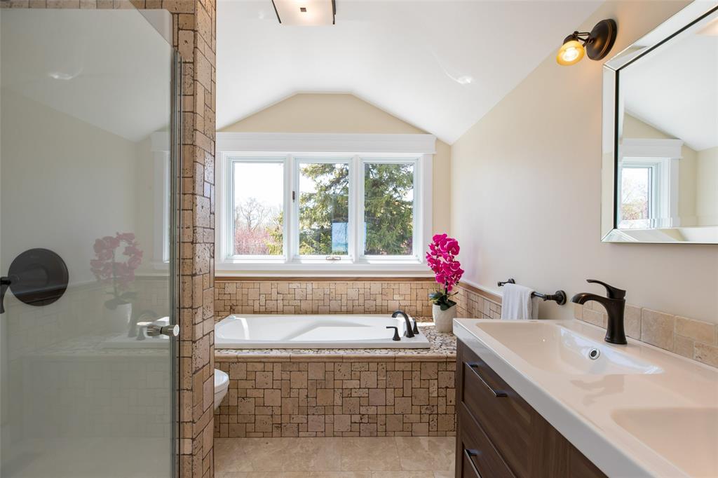 2681 OLD LAKESHORE Road, Sarnia Ontario, Canada