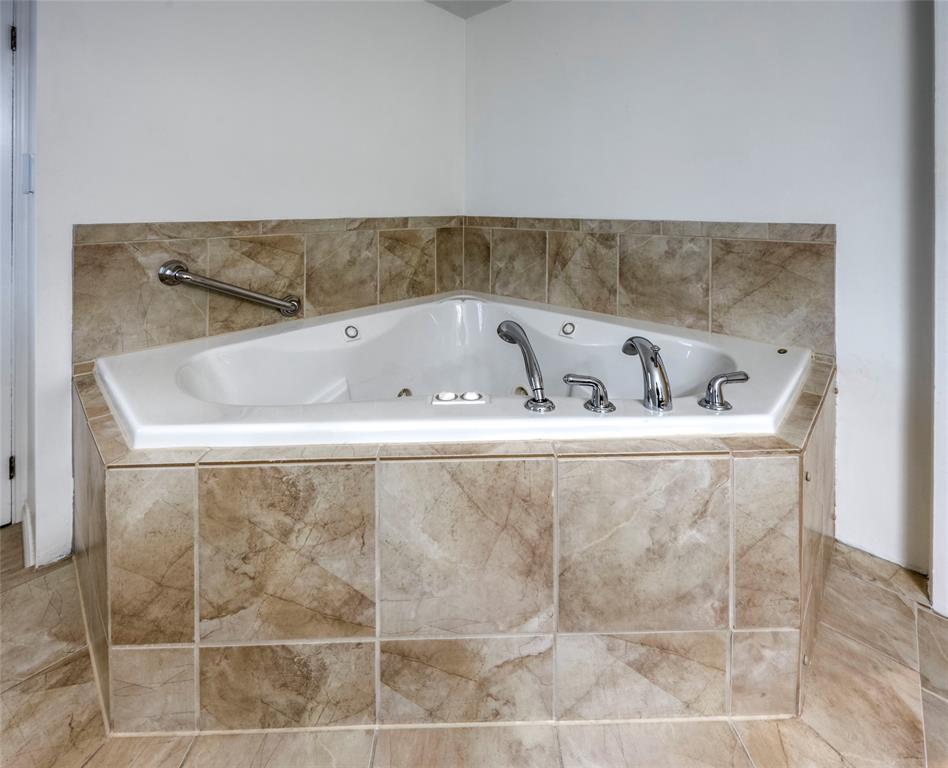 1520 VENETIAN Boulevard Unit# M-112, Point Edward, Ontario, Canada