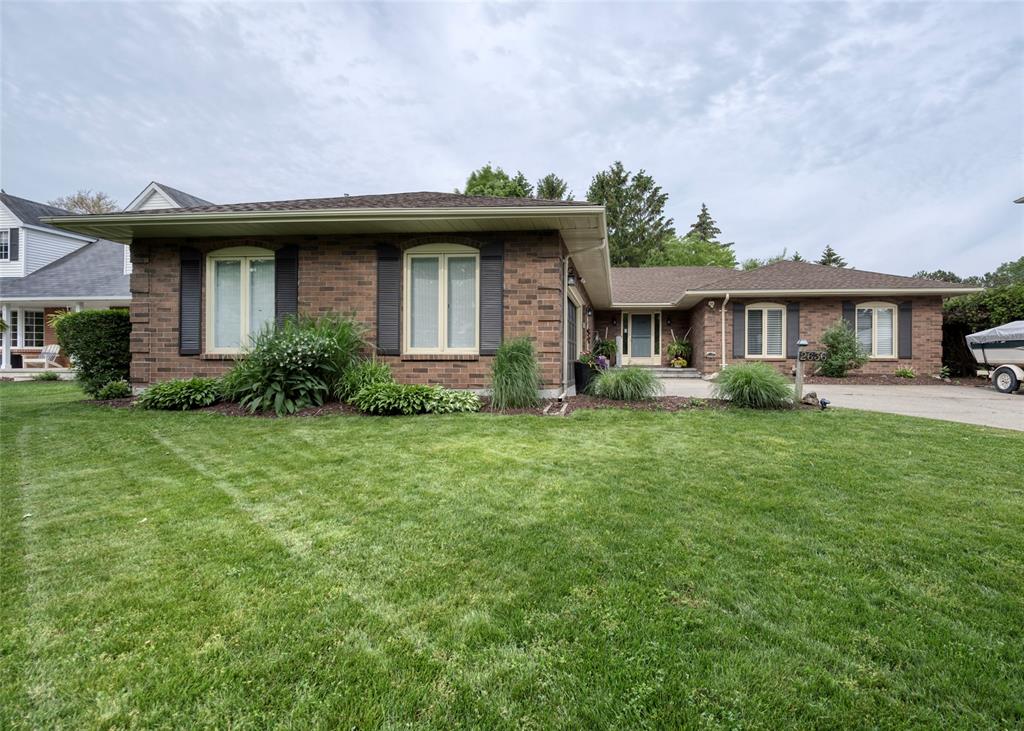 2636 WESTGATE Crescent, Sarnia, Ontario, Canada