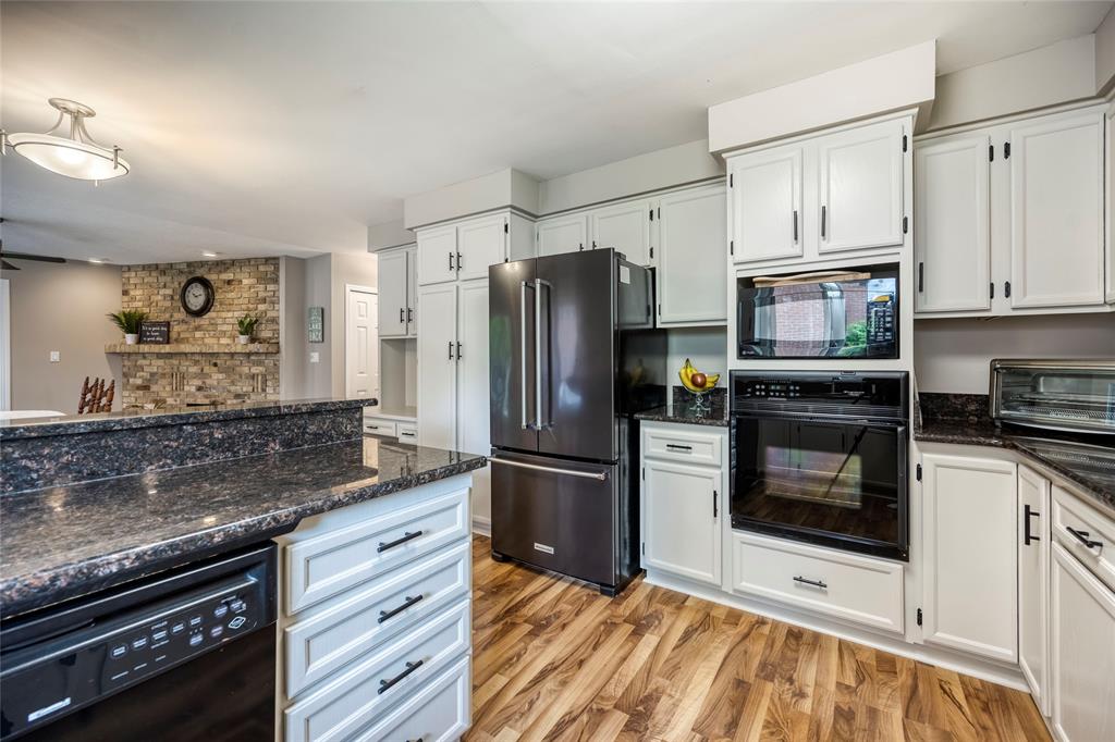 2636 WESTGATE Crescent, Sarnia, Ontario, Canada