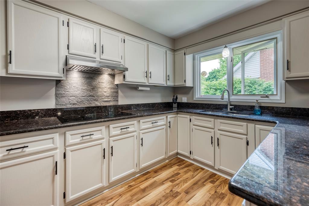 2636 WESTGATE Crescent, Sarnia, Ontario, Canada