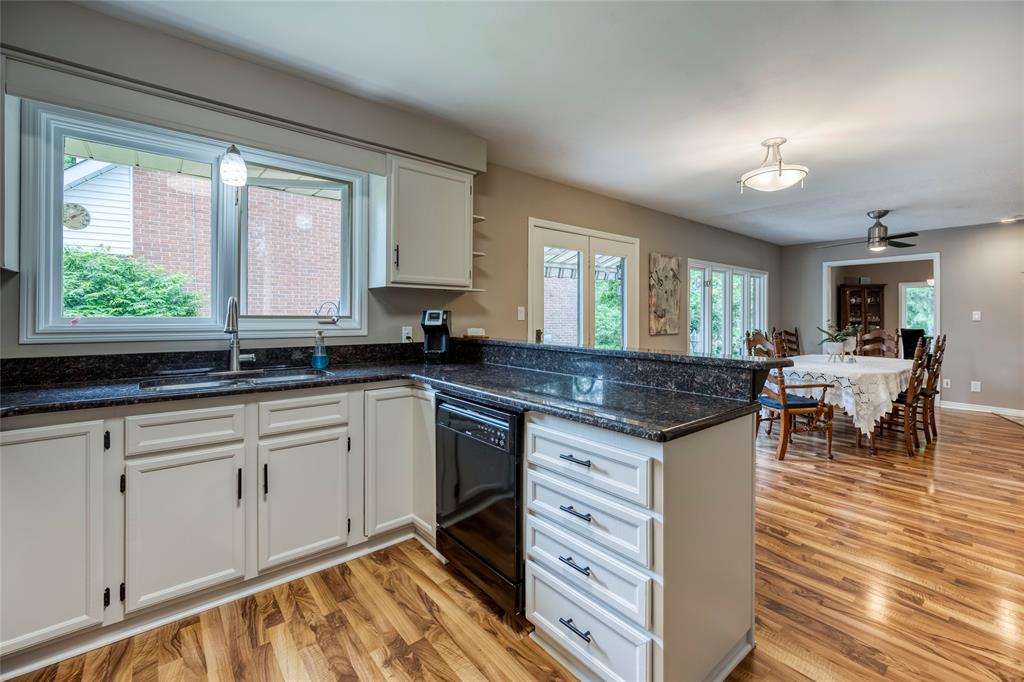 2636 WESTGATE Crescent, Sarnia, Ontario, Canada