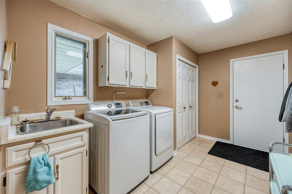 2636 WESTGATE Crescent, Sarnia, Ontario, Canada
