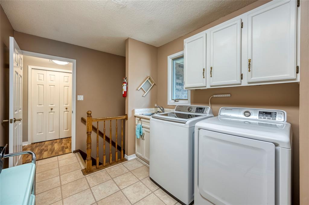 2636 WESTGATE Crescent, Sarnia, Ontario, Canada