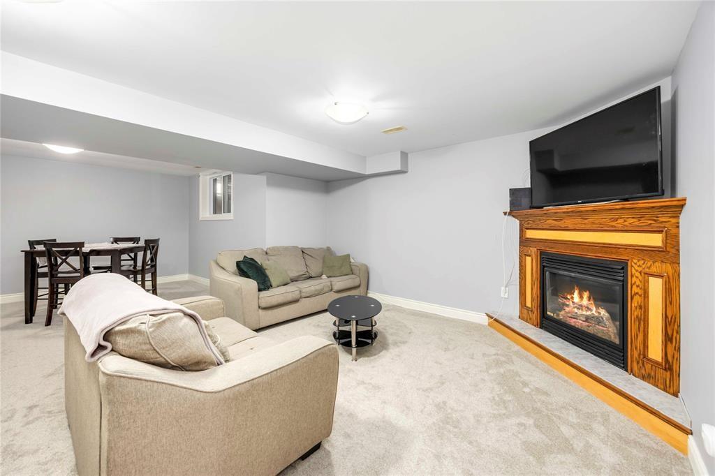 809 SECOND Crescent, Plympton-Wyoming, Ontario, Canada photo 32