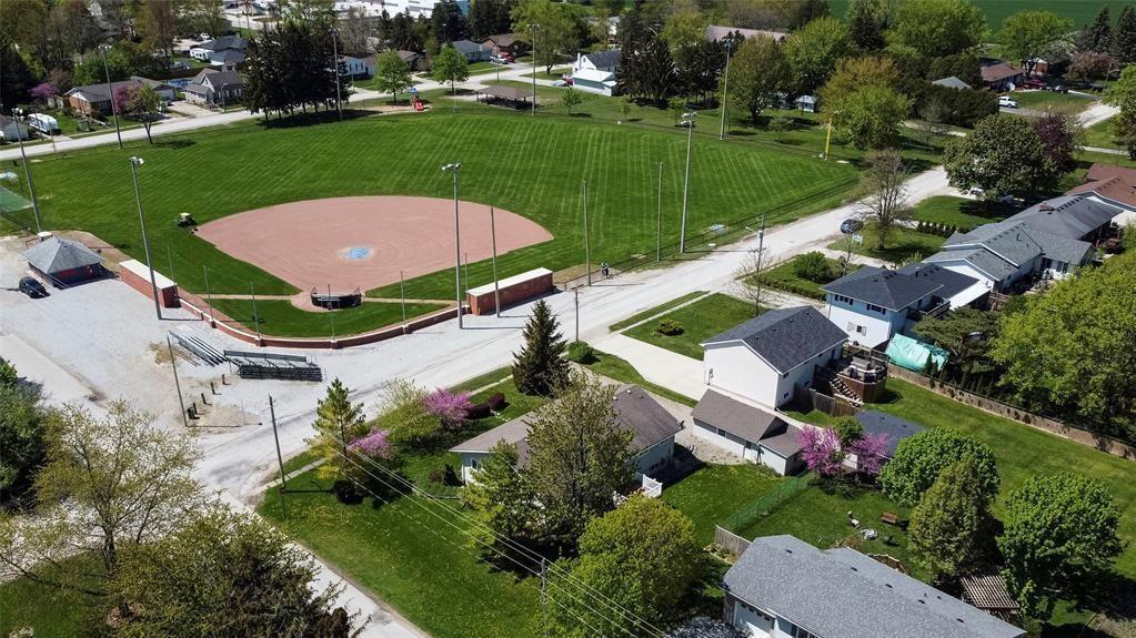 809 SECOND Crescent, Plympton-Wyoming, Ontario, Canada photo 38