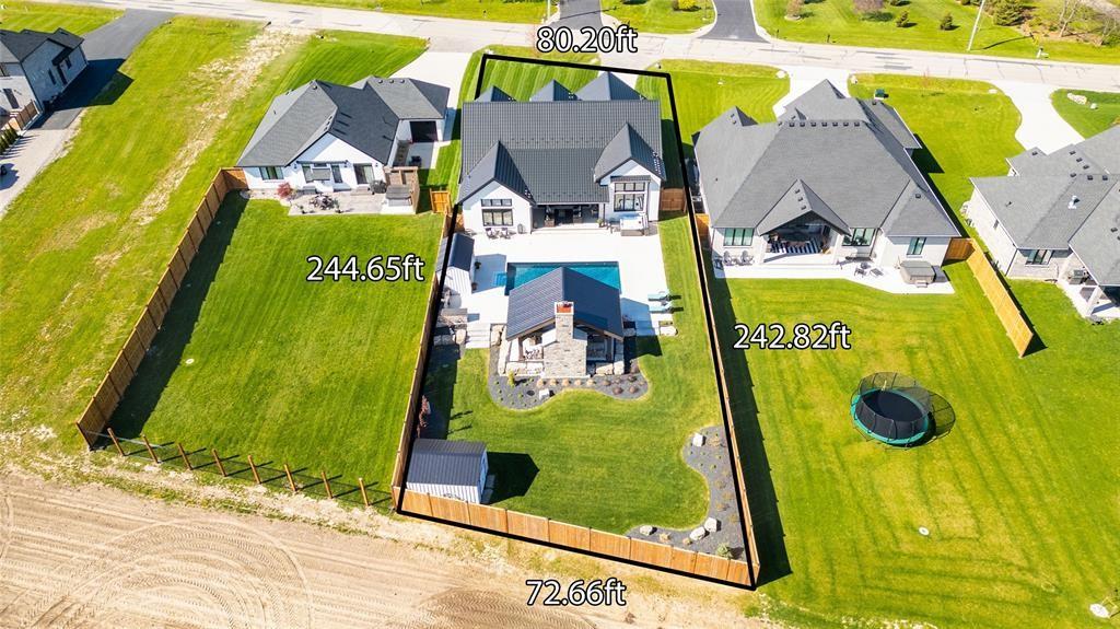 3661 EGREMONT Road, Plympton-Wyoming, Ontario, Canada photo 2