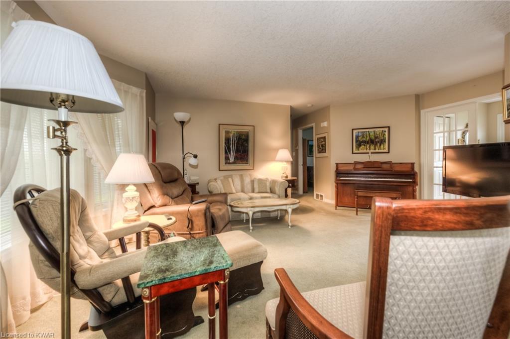 17 GREENFIELD Place, New Hamburg, Ontario, Canada