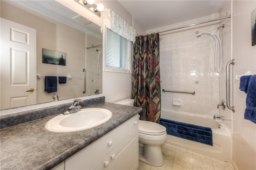17 GREENFIELD Place, New Hamburg, Ontario, Canada