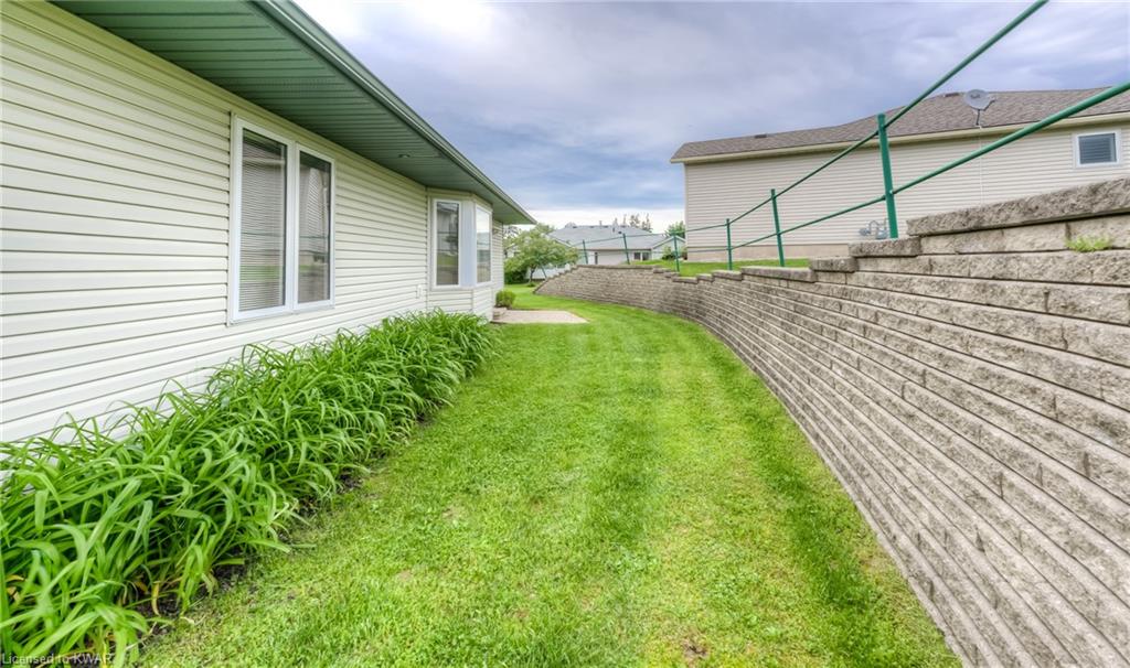 17 GREENFIELD Place, New Hamburg, Ontario, Canada