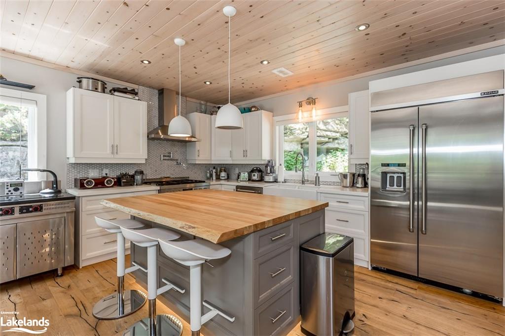 160 ROWANWOOD Lane, Huntsville, Ontario, Canada