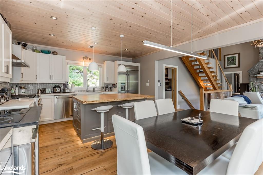 160 ROWANWOOD Lane, Huntsville, Ontario, Canada