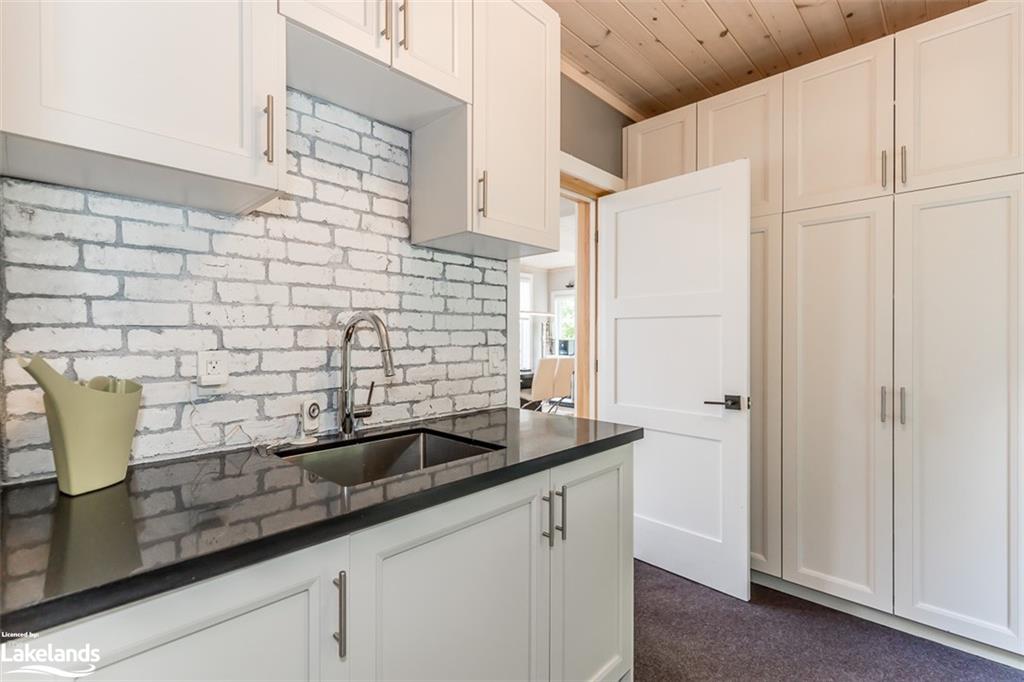 160 ROWANWOOD Lane, Huntsville, Ontario, Canada